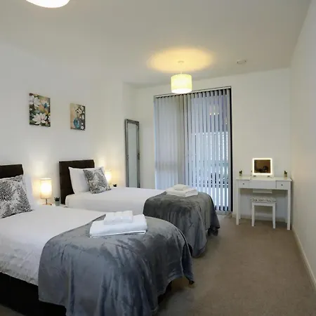 Fw Haute Apartments: Queensbury Ground Floor With Wi-fi And Parking * Harrow