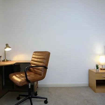 Fw Haute Apartments: Queensbury Ground Floor With Wi-fi And Parking