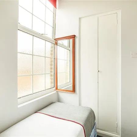 Hotel Studios28 3*