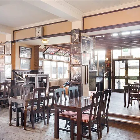 Oyo The Man Pub And 3* Londra