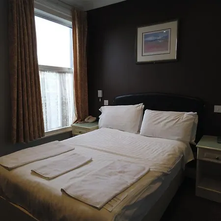 Oyo Bostons Manor Hotel, Hanwell London 3*