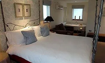 The Manor 3* Hillingdon