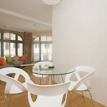 Apartment Cove Arne Street London