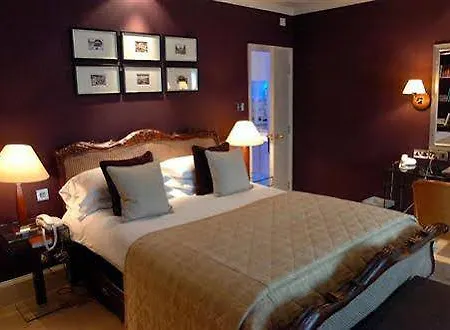 The Manor 3* Hillingdon