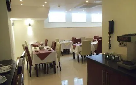 Regency Parkside Ξενοδοχείο 4*