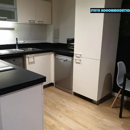 80s Retro 1 Bedroom Serviced Canary Wharf Perfect For Corporate Business Families & Leisure Guests Apartment *