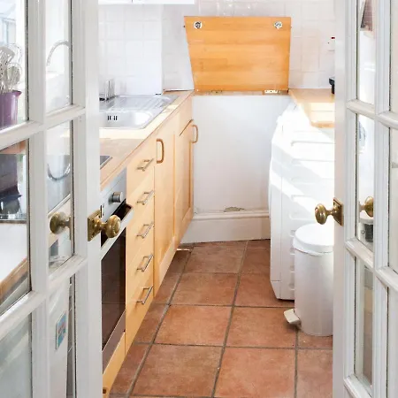 Pass The Keys Roof Terrace Flat In Trendy & Chic Hampstead Apartment London