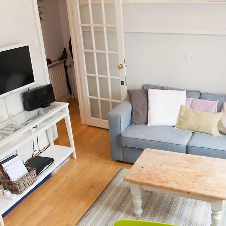 Pass The Keys Roof Terrace Flat In Trendy & Chic Hampstead Apartment London