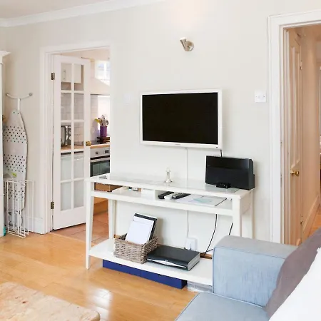 Pass The Keys Roof Terrace Flat In Trendy & Chic Hampstead Apartment