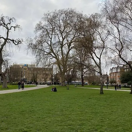 Two Bedroom Garden Flat In Zone 2 Apartment