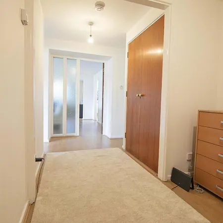Thames-border Apartment *