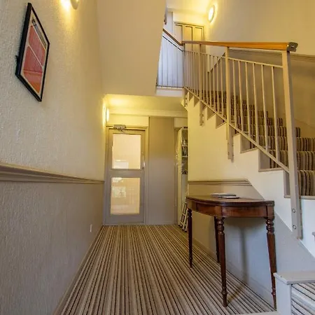 Thames-border Apartment *
