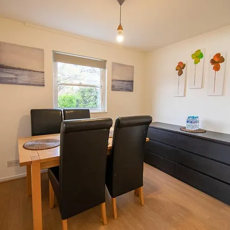 Thames-border Apartment *