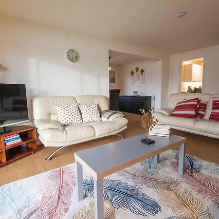 Thames-border Apartment