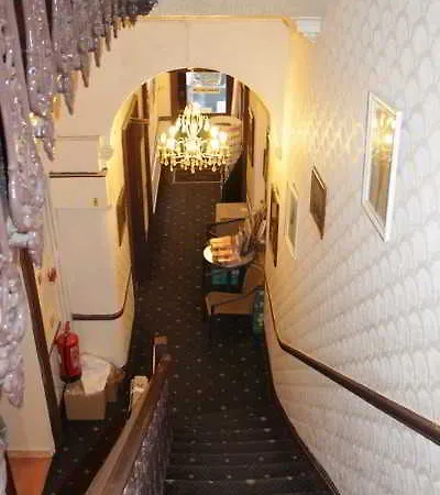 Tony's House Hotel 2*