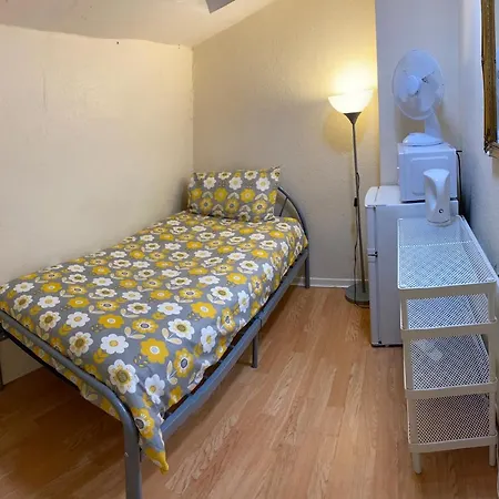 Single Room, 5 Mins To Wembley Stadium! * London