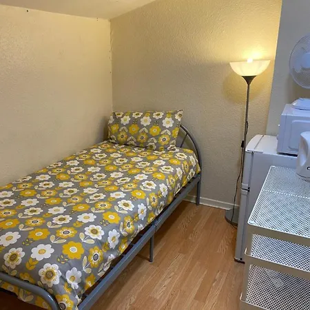 Single Room, 5 Mins To Wembley Stadium! Homestay *