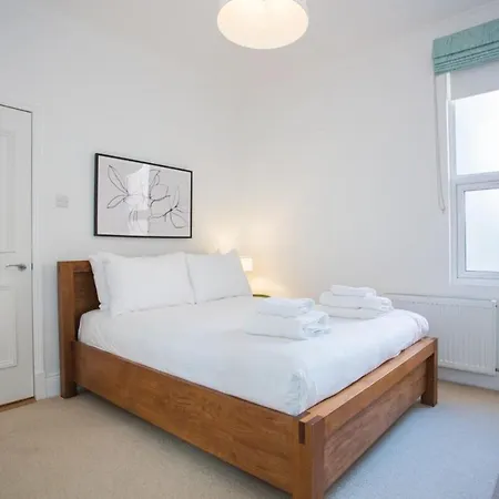 Holiday home Stylish & Modern 3 Bed Flat In Nw With Garden