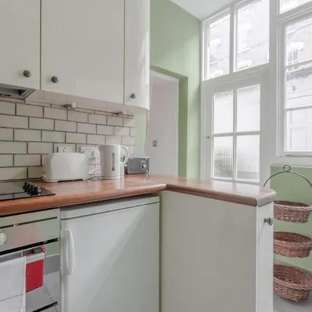 Modern 2 Bedroom Flat In