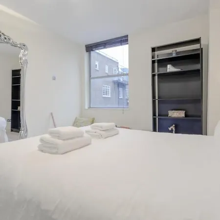 Stunning Modern In South Kensington London