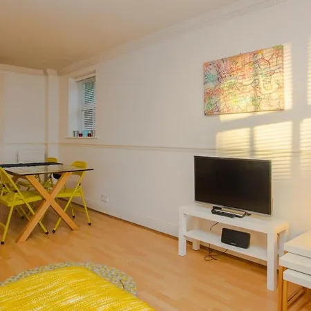 Contemporary 1bedroom Flat In Camberwell Oval Apartment *