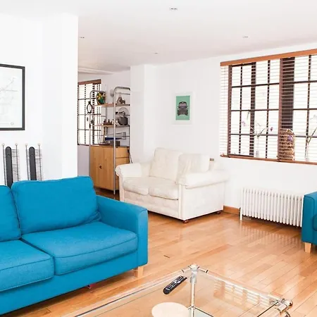 Spectacular 4-bedroom Close To Eye Apartment London