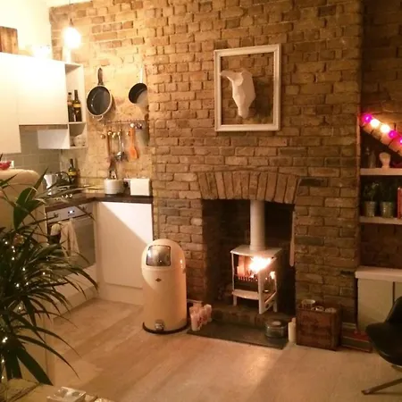 Apartment Beautiful Canalside 1-bedroom Flat With Terrace London