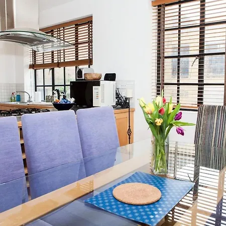 Spectacular 4-bedroom Close To Eye London