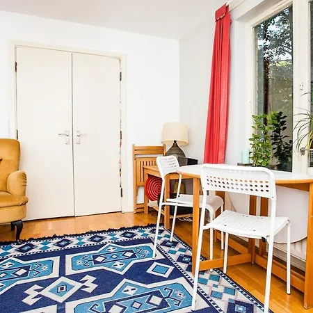 Charming Peaceful 2 Bedroom With Parking And Garden * London