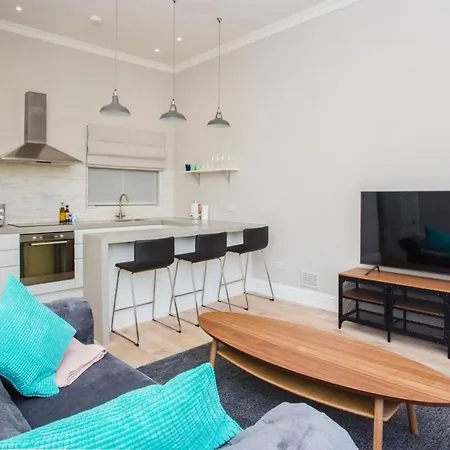 Apartment Modern & Spacious 1 Bedroom In *