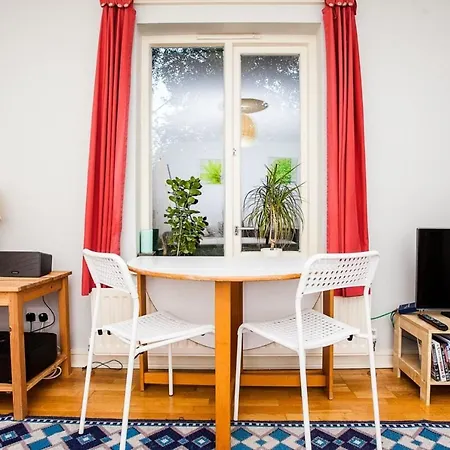 Apartment Charming Peaceful 2 Bedroom With Parking And Garden *