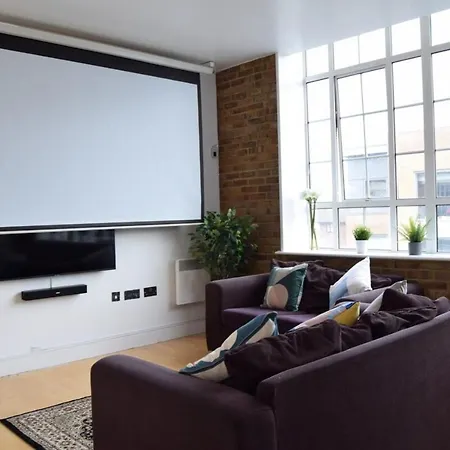 Bright Warehouse Conversion In Buzzing Peckham London