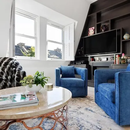 Lovely Newly-renovated 3 Bedroom In Fulham Apartment *