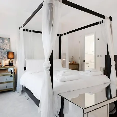 Lovely Newly-renovated 3 Bedroom In Fulham *