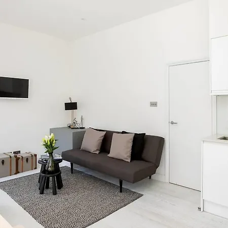 Guestready - West Kensington Wbalcony Apartment London