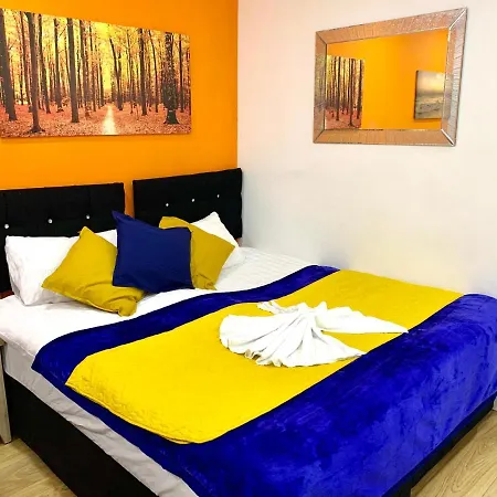 Apartment 2 Bedroom Apartment, Kitchen, Reception And Private Garden London