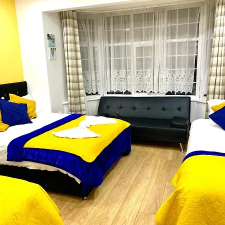 Apartment 2 Bedroom Apartment, Kitchen, Reception And Private Garden London