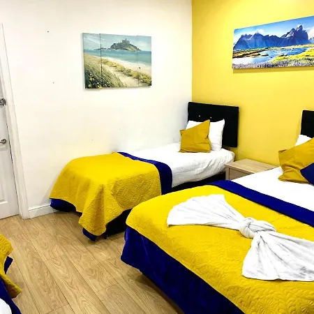 Apartment 2 Bedroom Apartment, Kitchen, Reception And Private Garden *