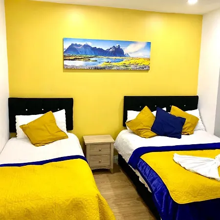 2 Bedroom Apartment, Kitchen, Reception And Private Garden Apartment London