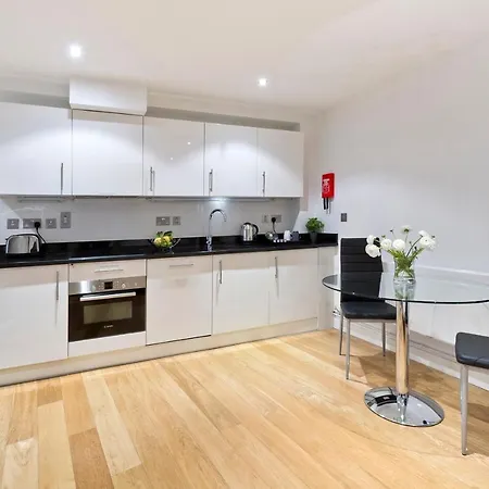 Red Lion Court By City2stay London