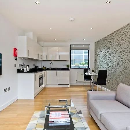 Apartment Red Lion Court By City2stay *