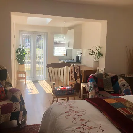 Commodity Guest house *