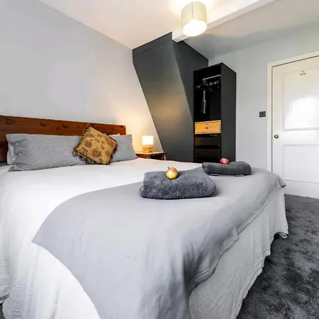 Highgate Maisonette With Roof Terrace *