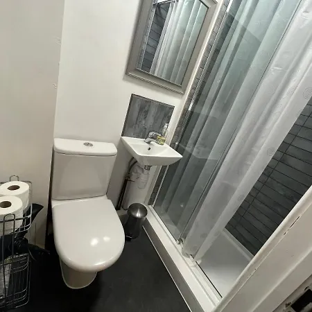 Village Self Contained Flat & * Cheam