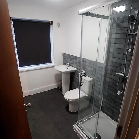 Village Self Contained Flat & * Cheam