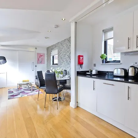 Red Lion Court By City2stay *