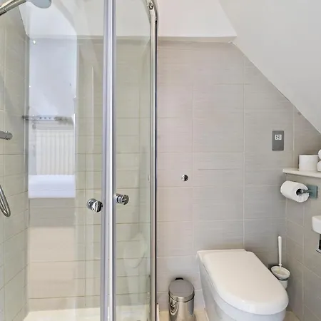 Apartment Red Lion Court By City2stay *