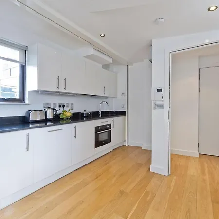 Red Lion Court By City2stay London