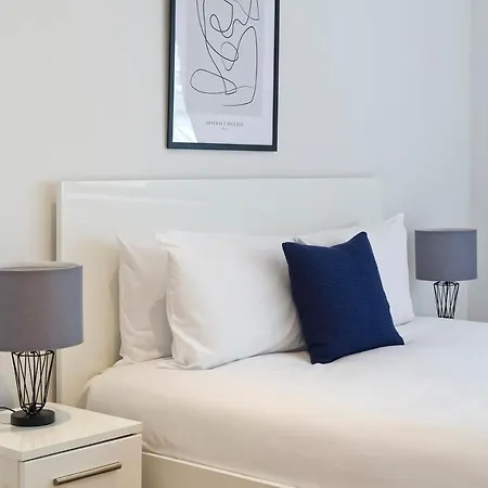 Apartment Red Lion Court By City2stay
