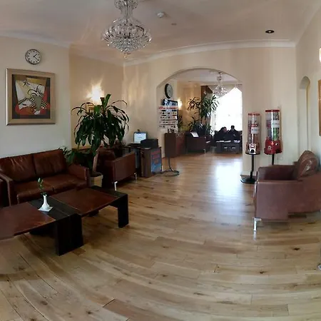 Corner House Otel